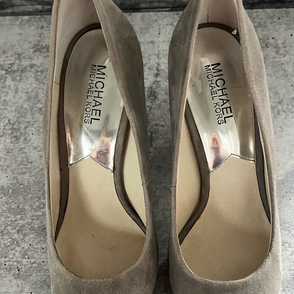 Michael Kors, Sabrina pump size 9 - Picture 3 of 6